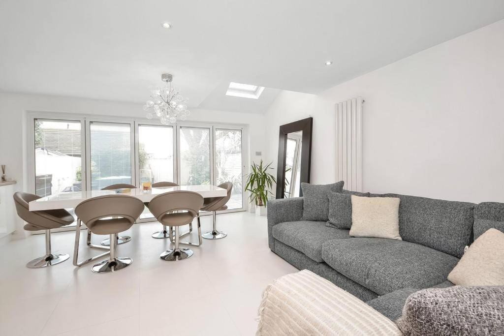Home In Southsea With Hot Tub, Close To The Sea Portsmouth Exterior photo